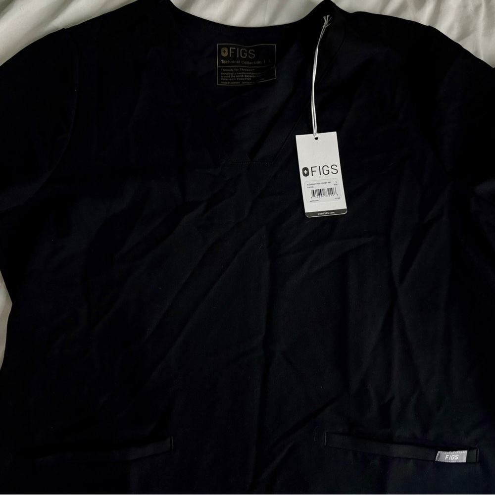 NWT WOMENS FIGS CASMA THREE-POCKET TOP BLACK LARGE